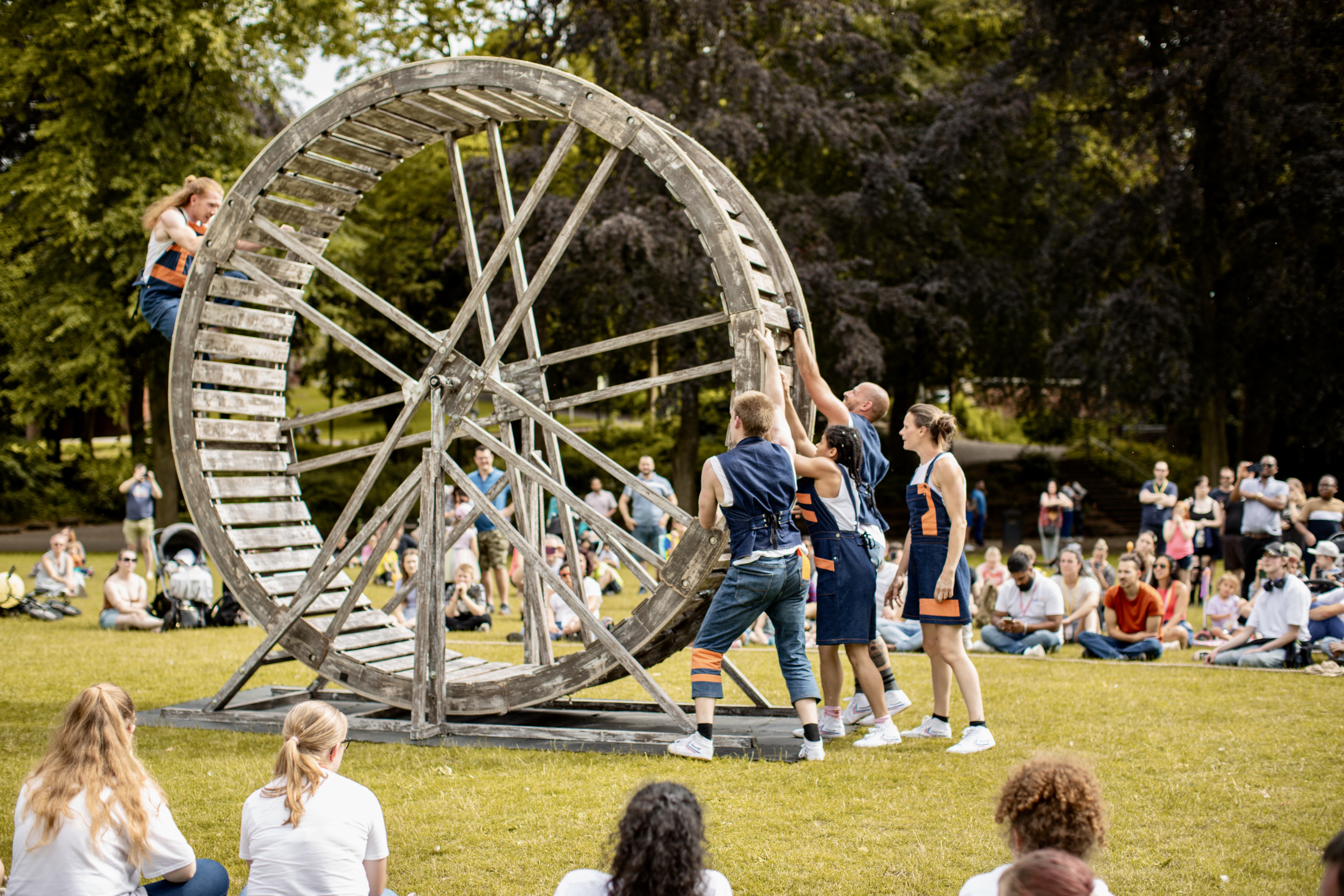 Parade – The Giant Wheel